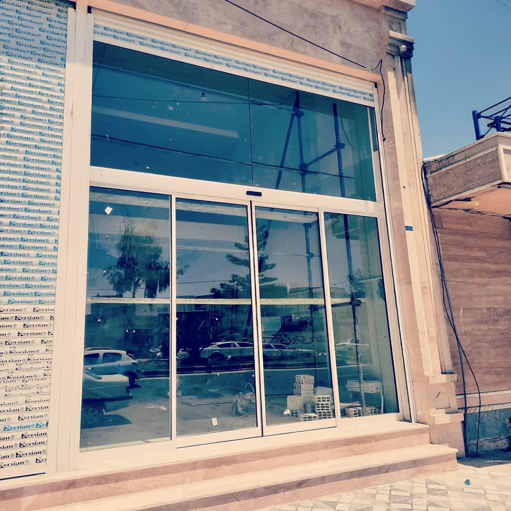 راهنمای انتخاب درب اتوماتیک شیشه ای بانک کنترل ورود