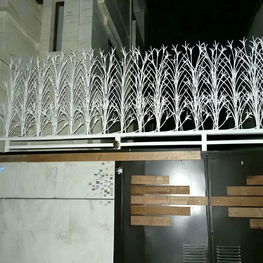 سفارش حفاظ لیلیوم دیوار ویلا با طرح مینیمال