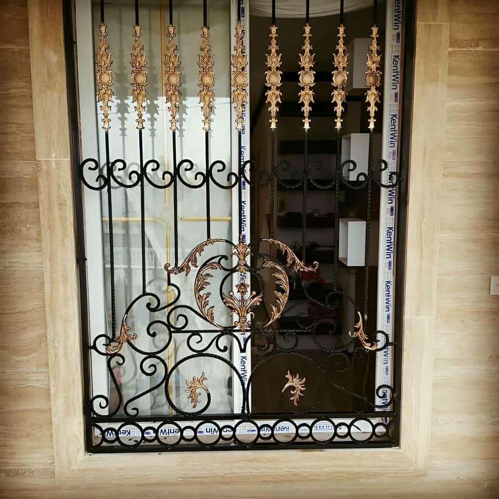 ساخت حفاظ پنجره فرفورژه با طرح گل و برگ
