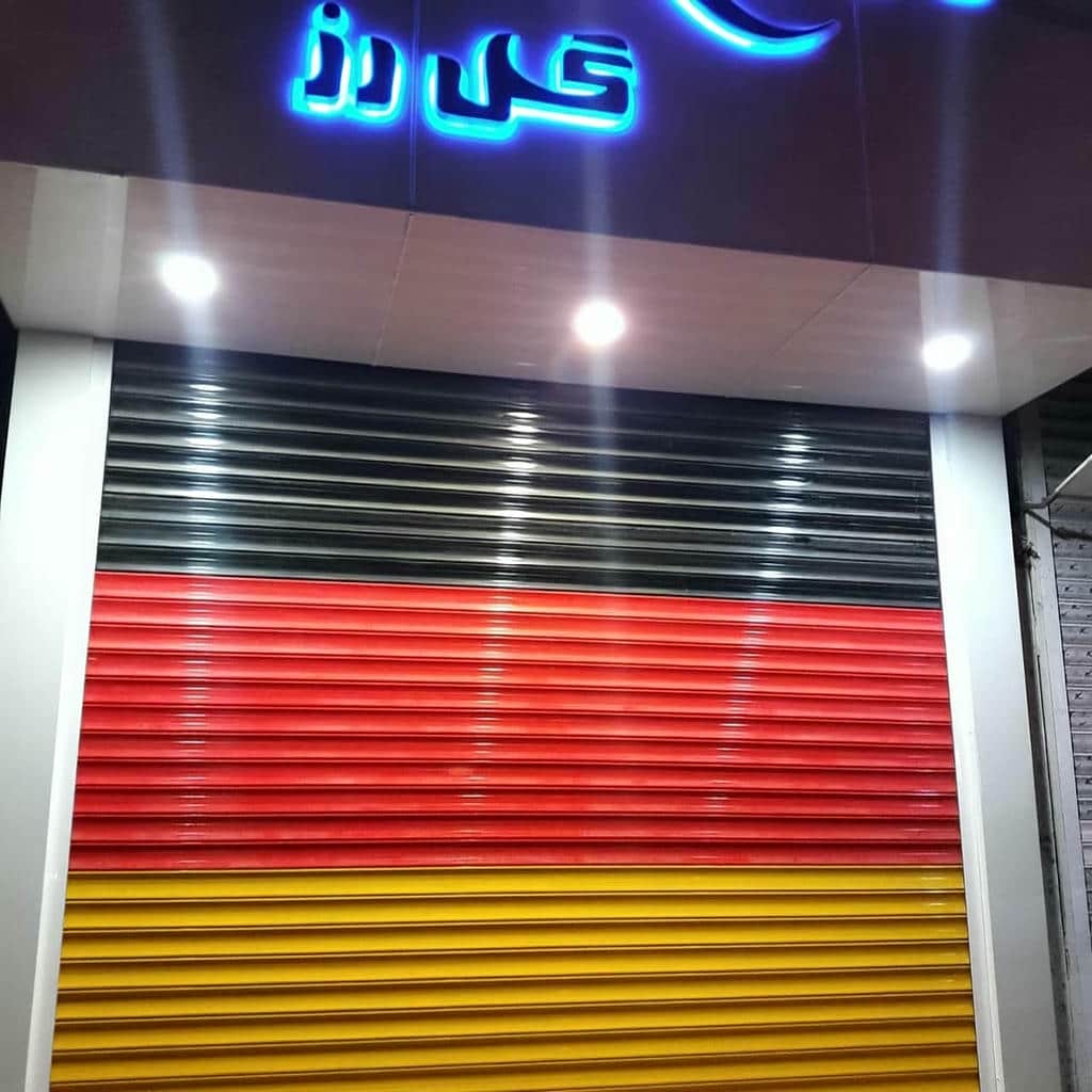 تولید کرکره برقی رنگی نمای فروشگاه طرح چوب تولید کرکره برقی رنگی نمای فروشگاه طرح چوب