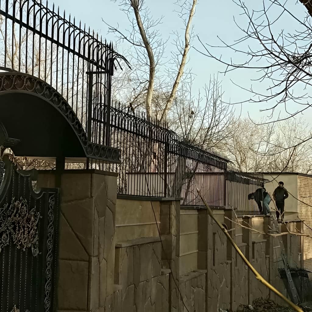 ساخت حفاظ سرنیزه ای دیوار حیاط مدل فرفورژه ساخت حفاظ سرنیزه ای دیوار حیاط مدل فرفورژه