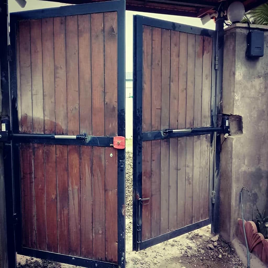 سفارش جک ویلایی بازویی برای درب تکلنگه سفارش جک ویلایی بازویی برای درب تکلنگه