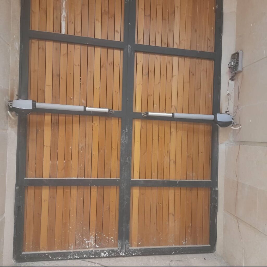 نصب جک درب حیاط سنگین روی شاسی فولادی