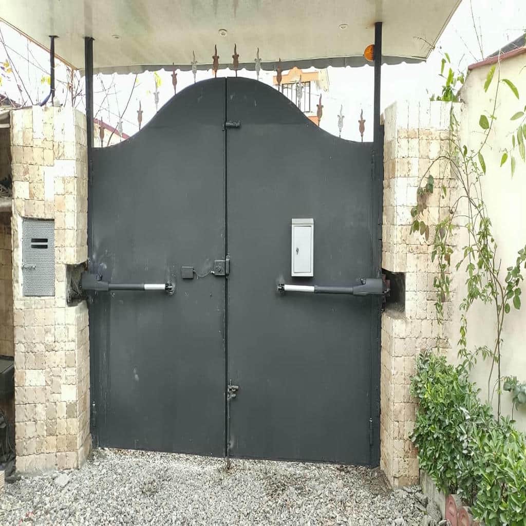 اجرای درب برقی پارکینگ ریلی با موتور کشویی