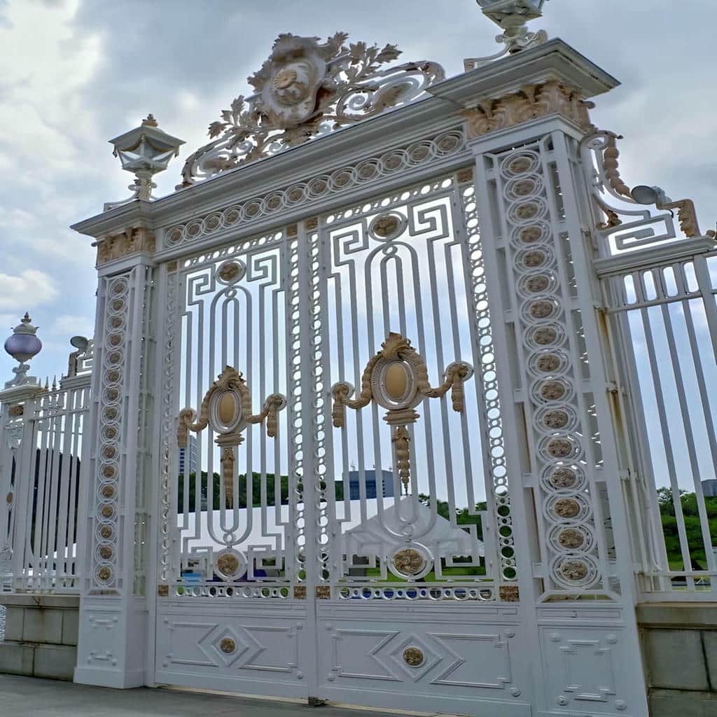 خرید درب پارکینگ فلزی دو لنگه با طرح سفارشی