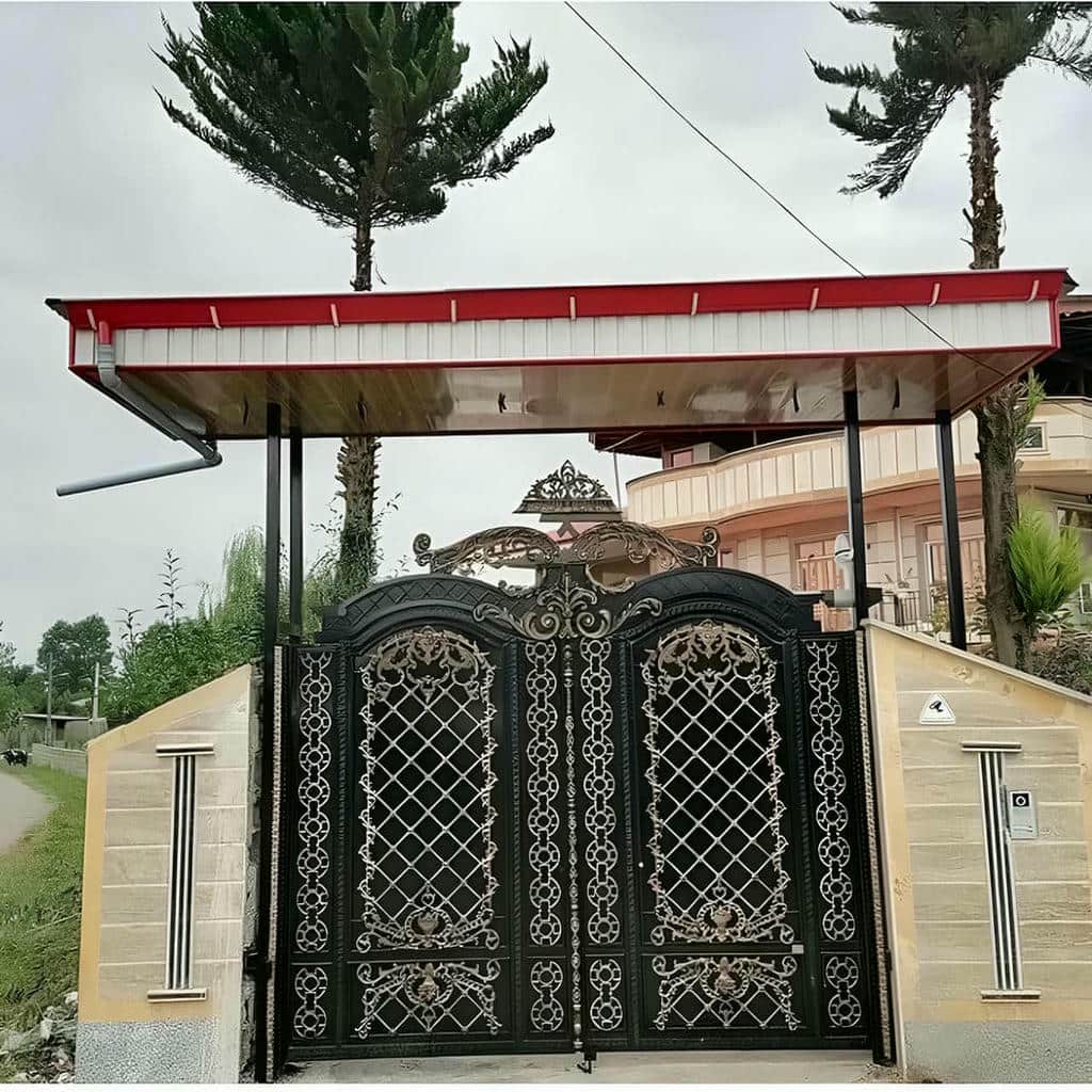 نصب درب ویلایی ورق پانچ روی ستون