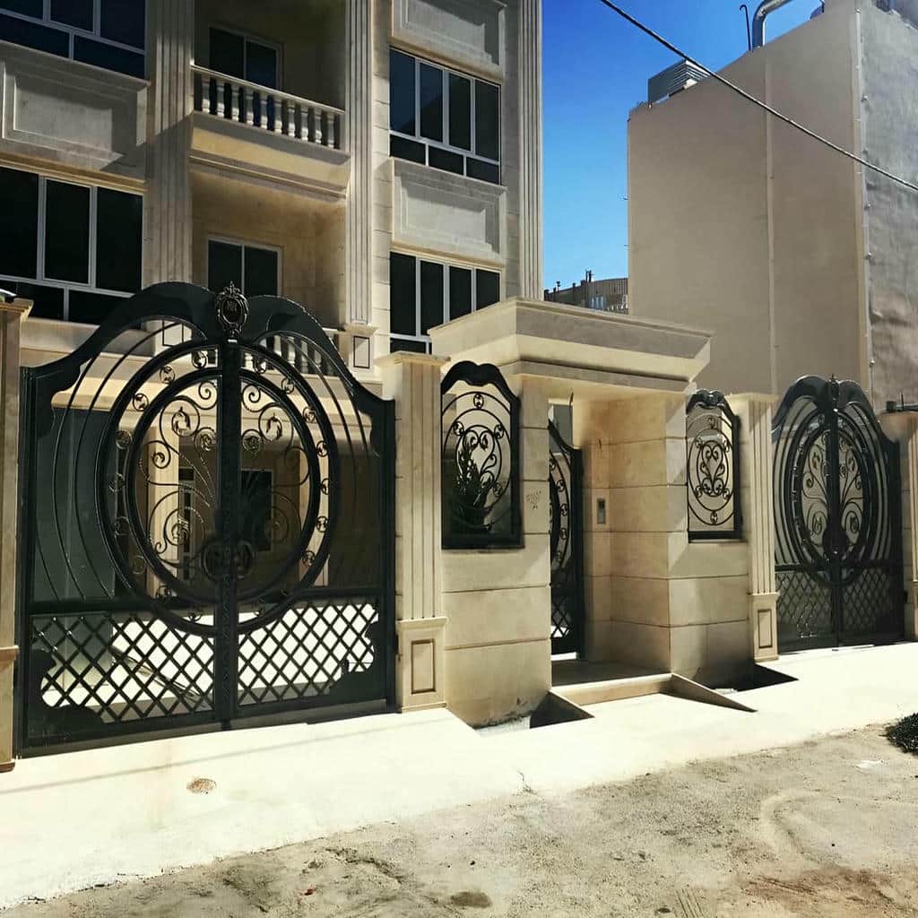 نصب درب حیاط ویلایی قوسی دو لنگه