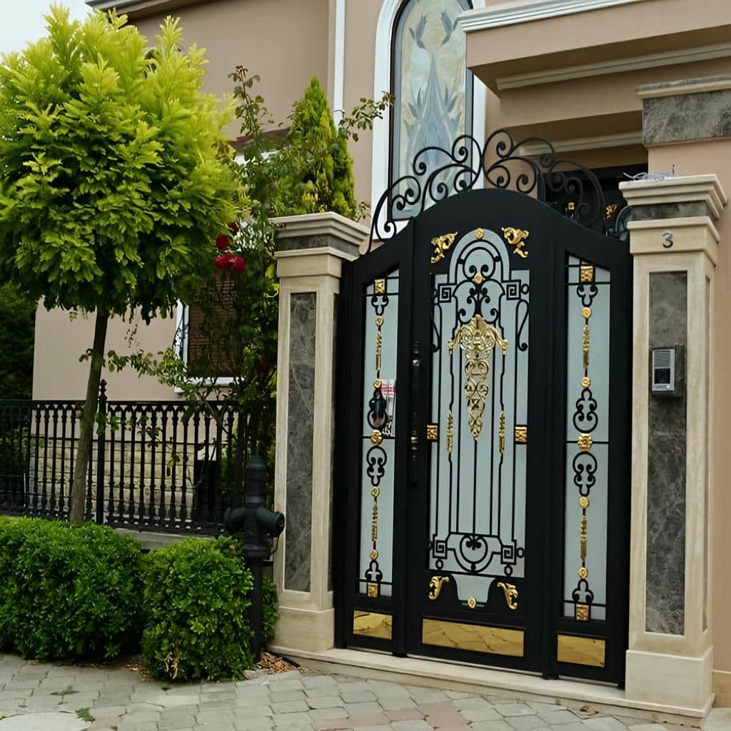 درب فلزی حیاط حصاری عمودی نیزه‌دار