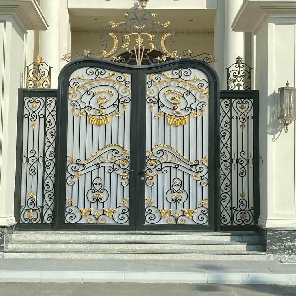 مشاوره انتخاب درب پارکینگ کشویی محوطه مدرن
