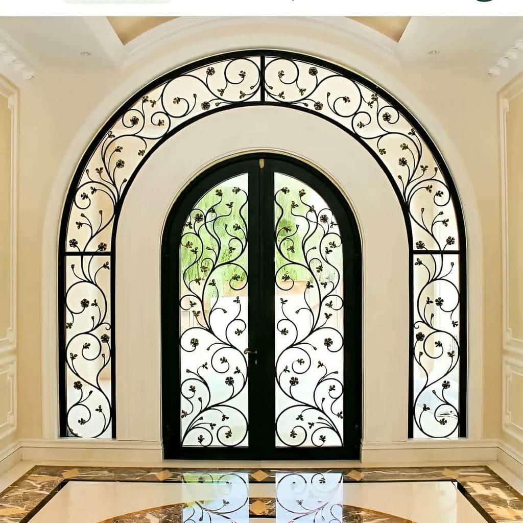 درب حیاط کوچک نفررو با پروفیل عمودی