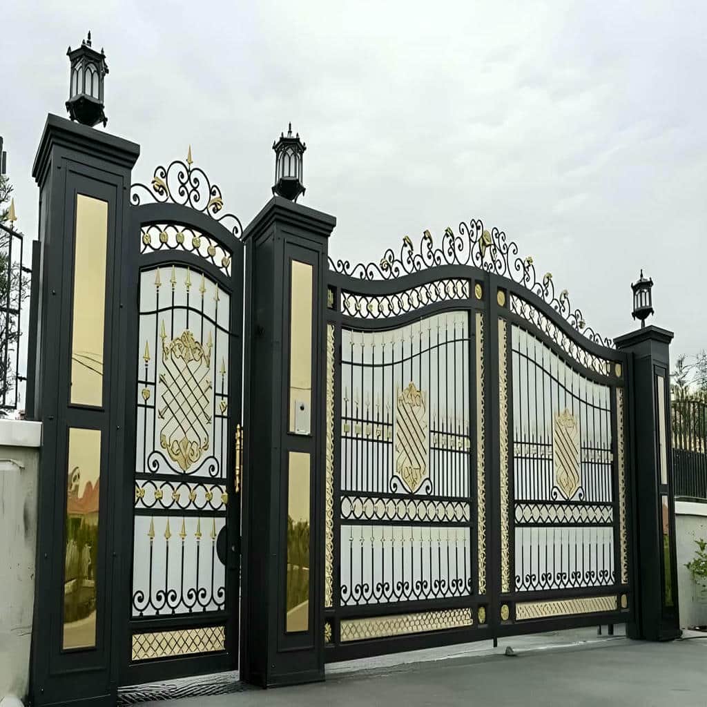 سفارش درب پارکینگ CNC پنل فلزی هماهنگ با نما