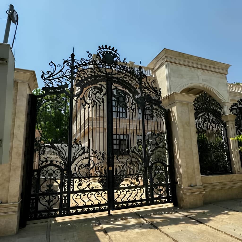 تعمیر درب آهنی دو لنگه و تنظیم لولا