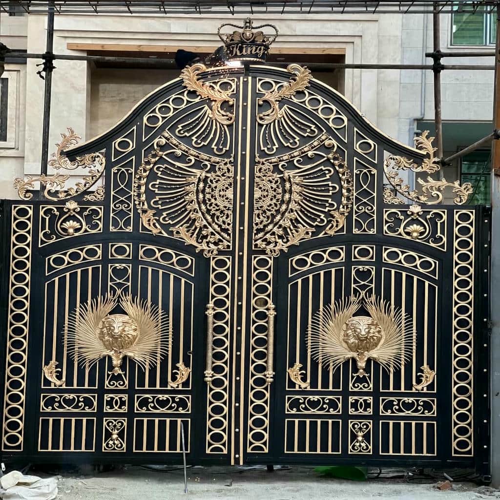 اجرای درب حفاظ دار ورودی با قفل برقی