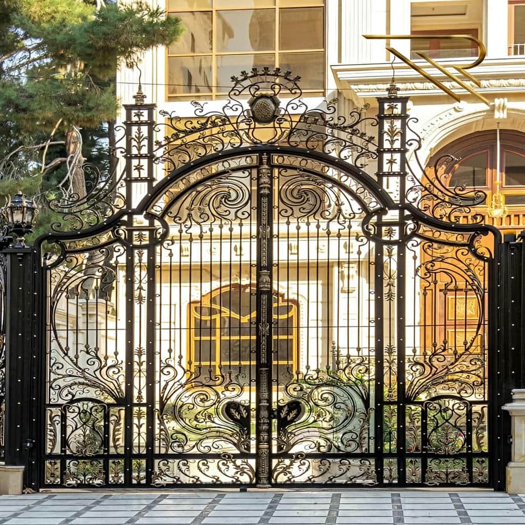 طرح مربعی درب پارکینگ مدرن پنل مشبک