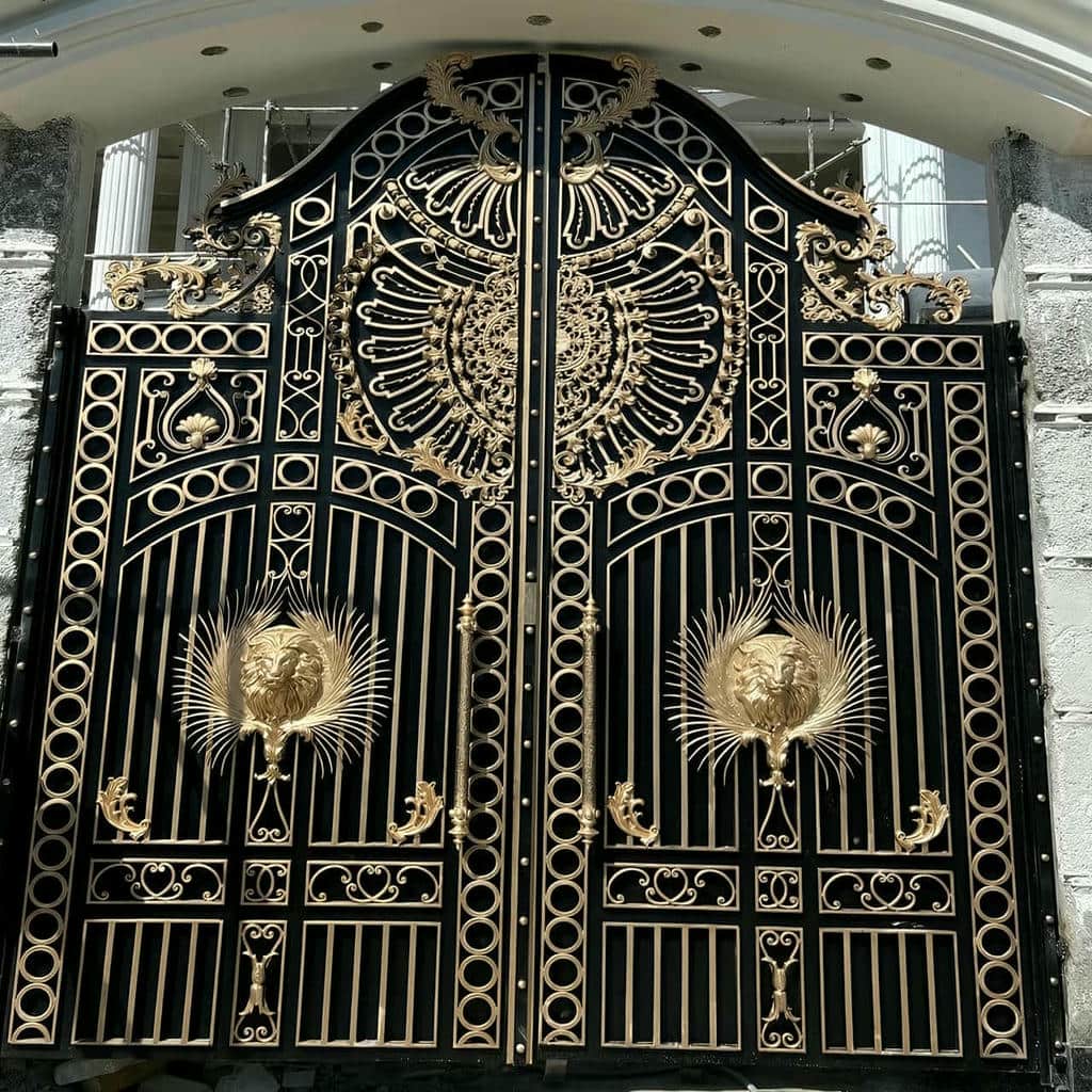 سفارش درب حیاط فلزی دو لنگه با طرح عمودی
