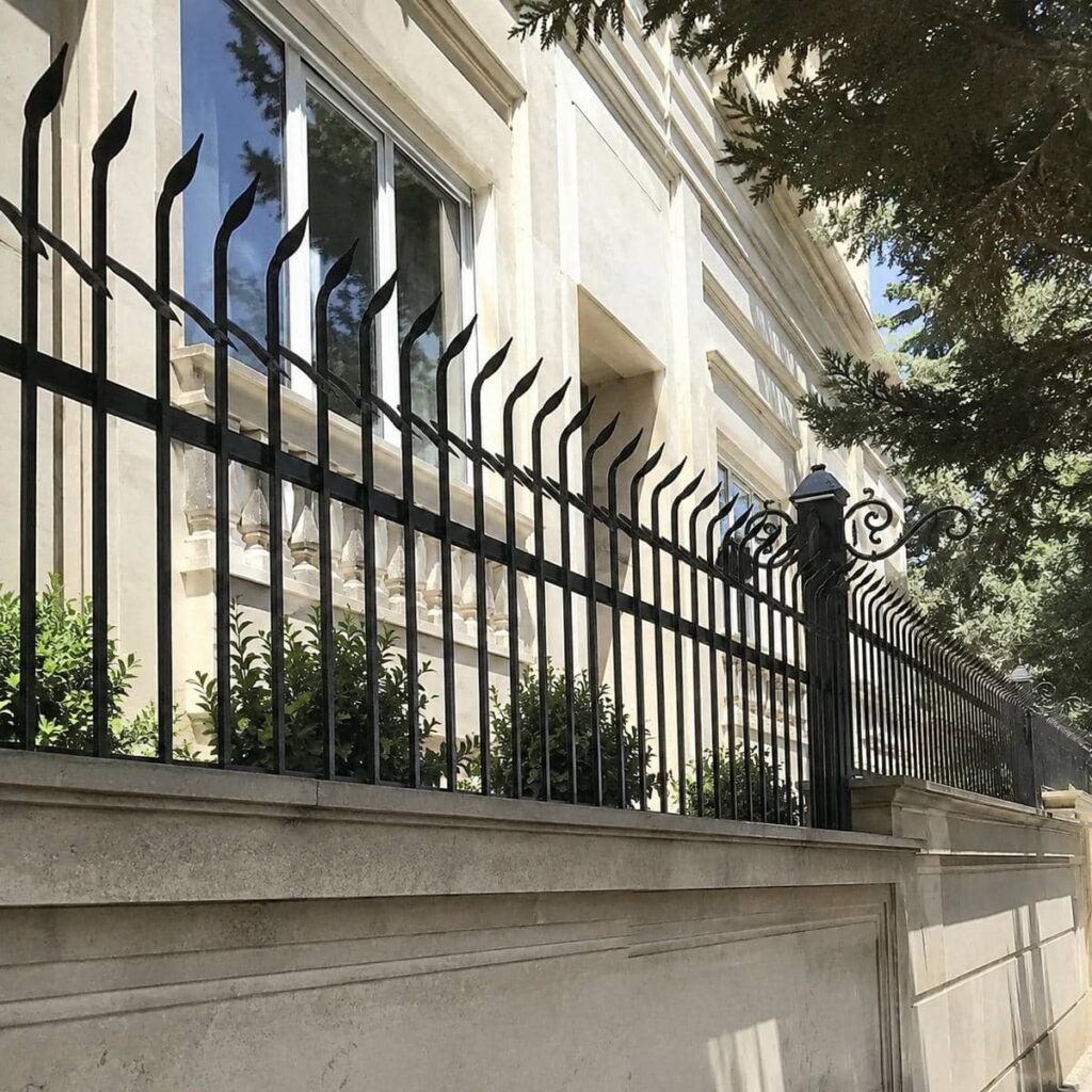 13 طرح حفاظ روی دیوار حیاط مسکونی