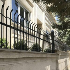 13 طرح حفاظ روی دیوار حیاط مسکونی