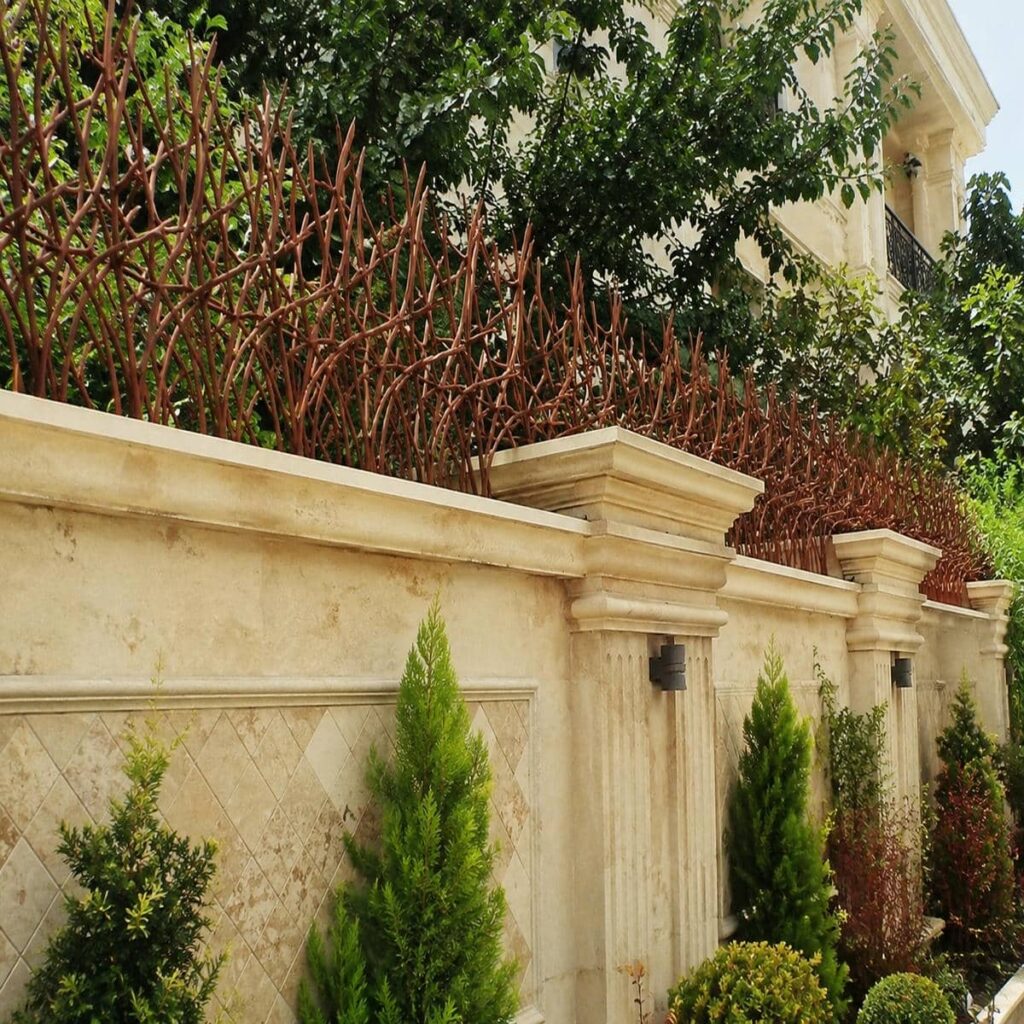 انتخاب حفاظ شاخ گوزنی برای دیوار حیاط