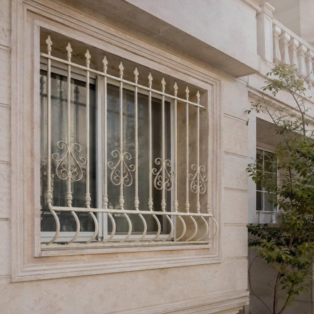 خرید حفاظ پنجره جای گلدان دار متناسب با ظرف