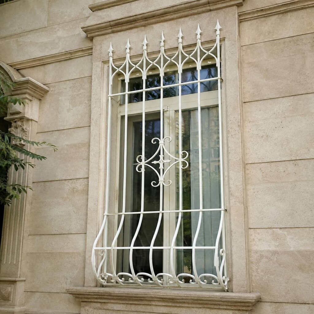 ساخت حفاظ پنجره طبقه اول با شبکه مستطیلی