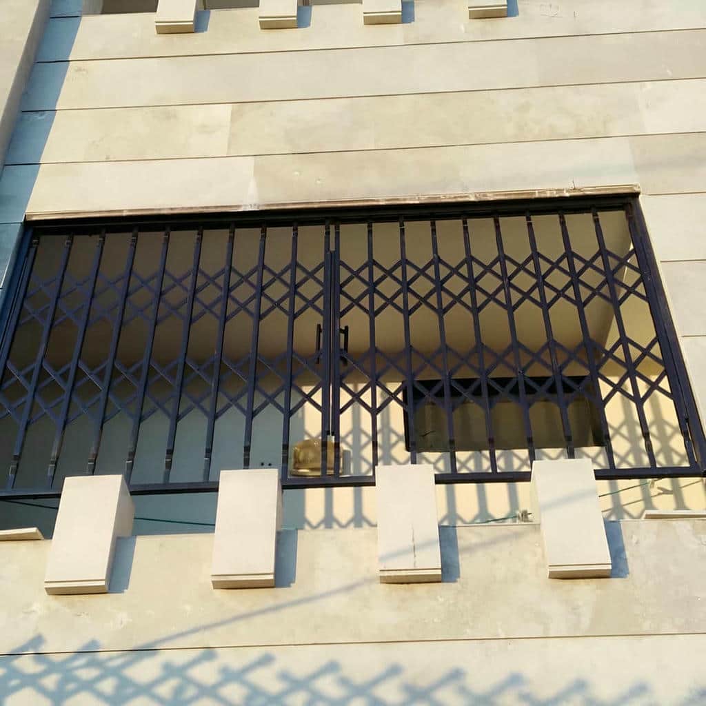 اجرای حفاظ پنجره دوجداره بدون اختلال در بازشو