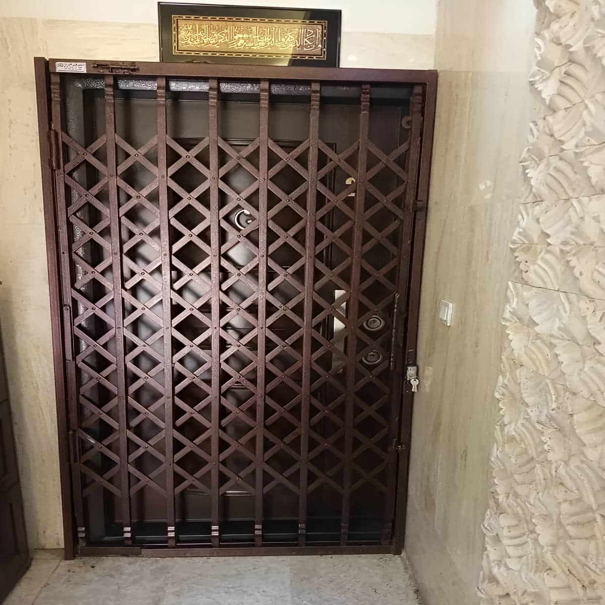 مرکز عرضه سفارشی حفاظ ضربدری آکاردئونی برای بازسازی ساختمان های قدیمی