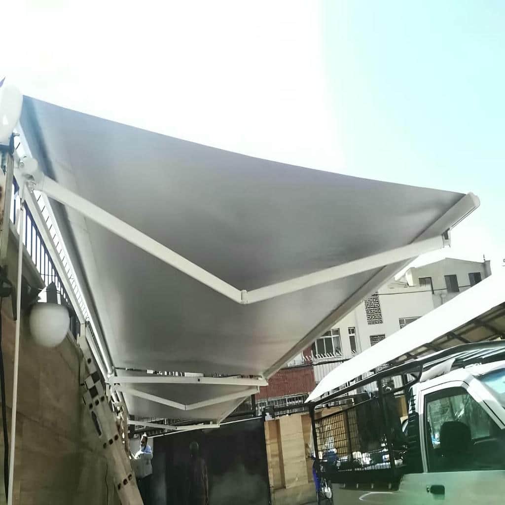 سایبان ضد آب با سازه فلزی کاربردی