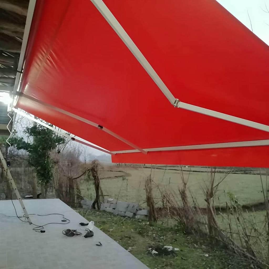 سایبان مغازه بازویی با پوشش پارچه ای روشن