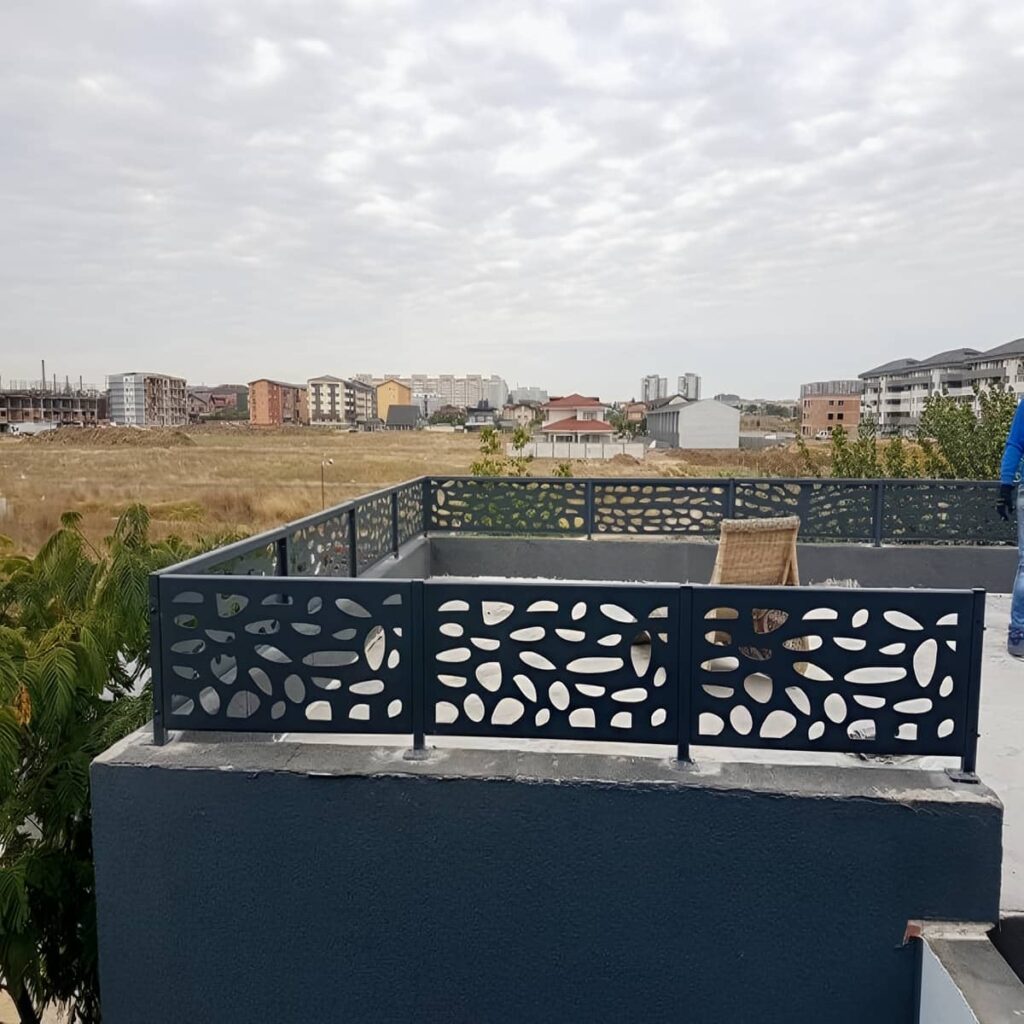 حفاظ لبه بالکن کنار نمای مدرن حفاظ لبه بالکن کنار نمای مدرن
