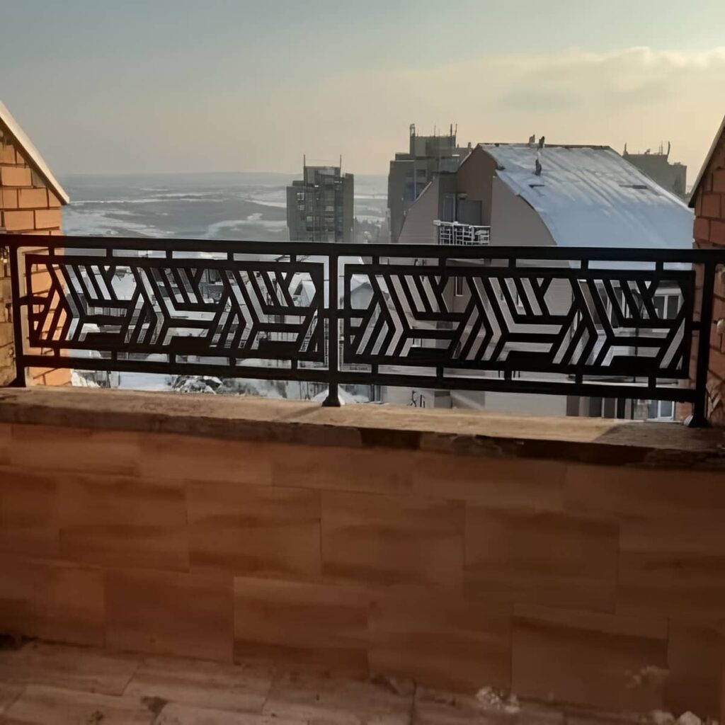 دست انداز چوبی راه پله