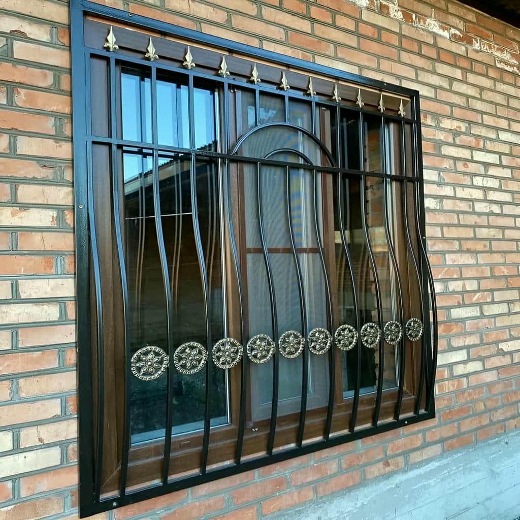 حفاظ پنجره فرفورژه با طرح تزئینی