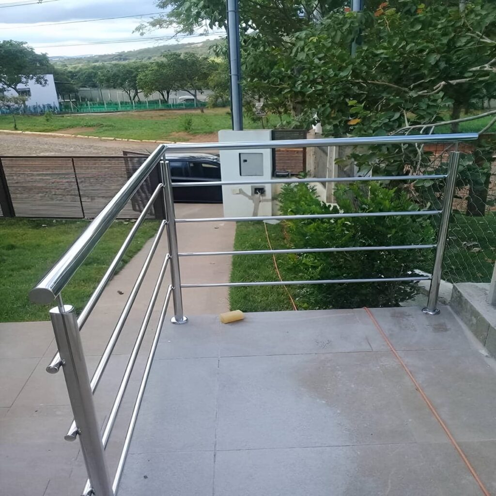 حفاظ پله چوبی کلاسیک