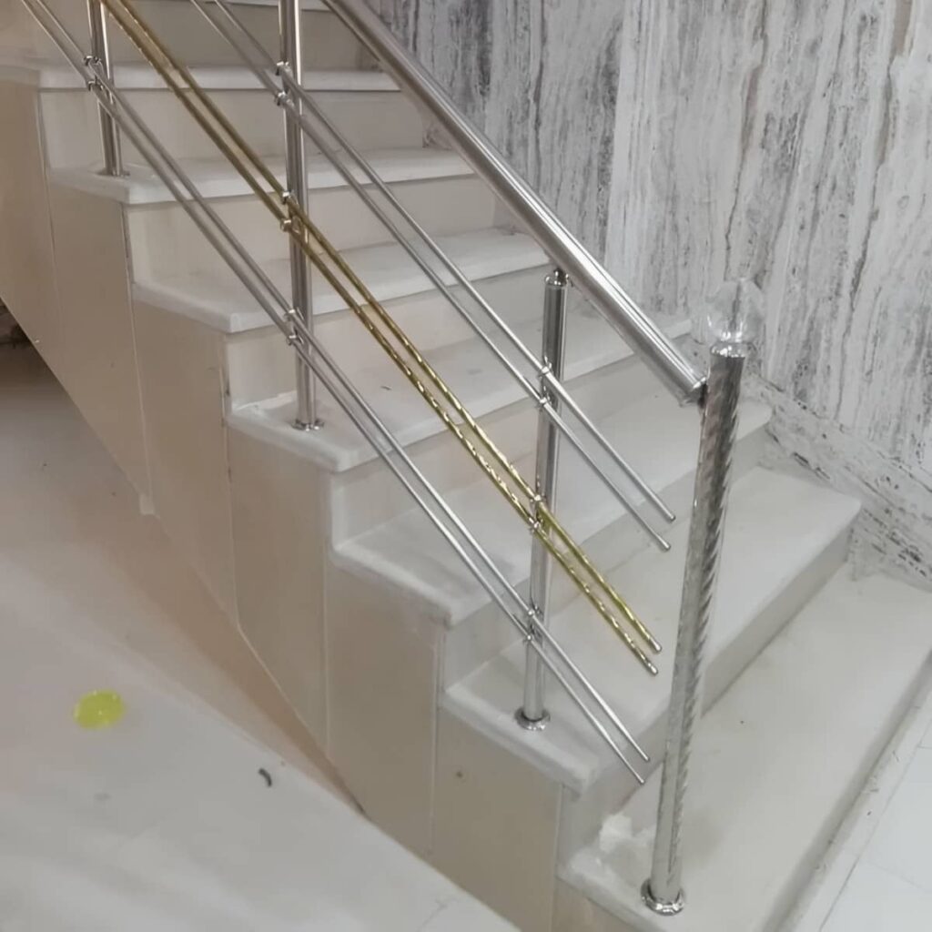 نرده استیل بالکن با اجرای تخصصی تمیز نرده استیل بالکن با اجرای تخصصی تمیز