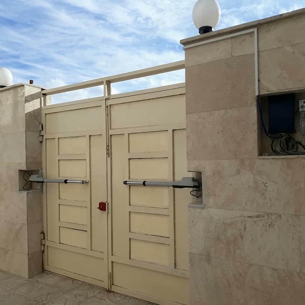 جک درب پارکینگ مناسب در دو لنگه