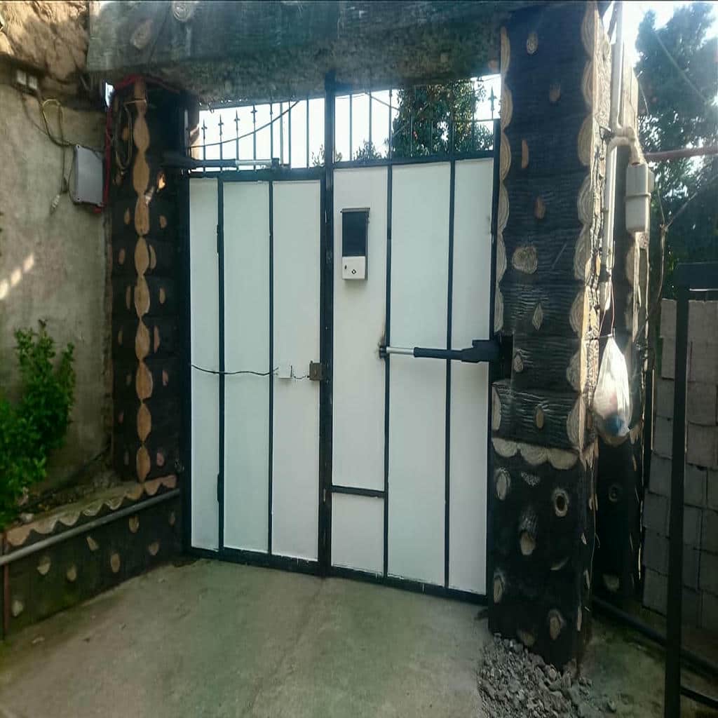 جک درب حیاط همراه متعلقات اجرایی