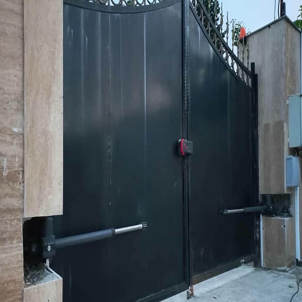 جک درب پارکینگ بازویی کنار ستون ساختمان
