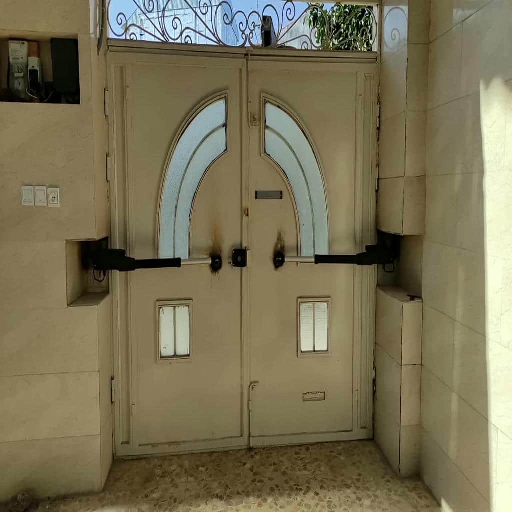 اپراتور درب پارکینگ همراه قطعات اجرایی