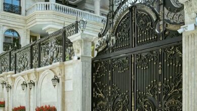 درب پارکینگ مشکی هماهنگ با نمای مدرن