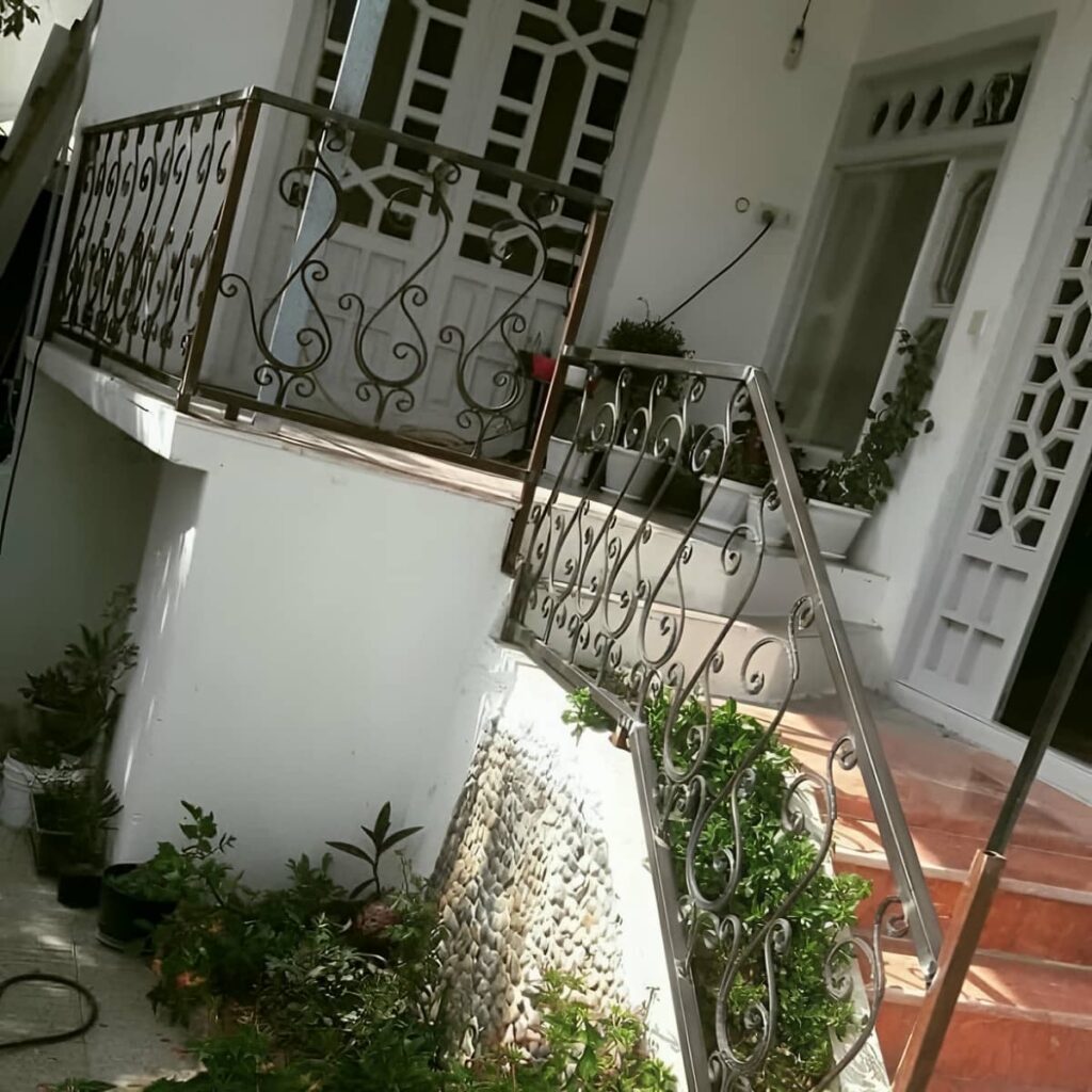 نرده فرفورژه راه پله طرح کلاسیک