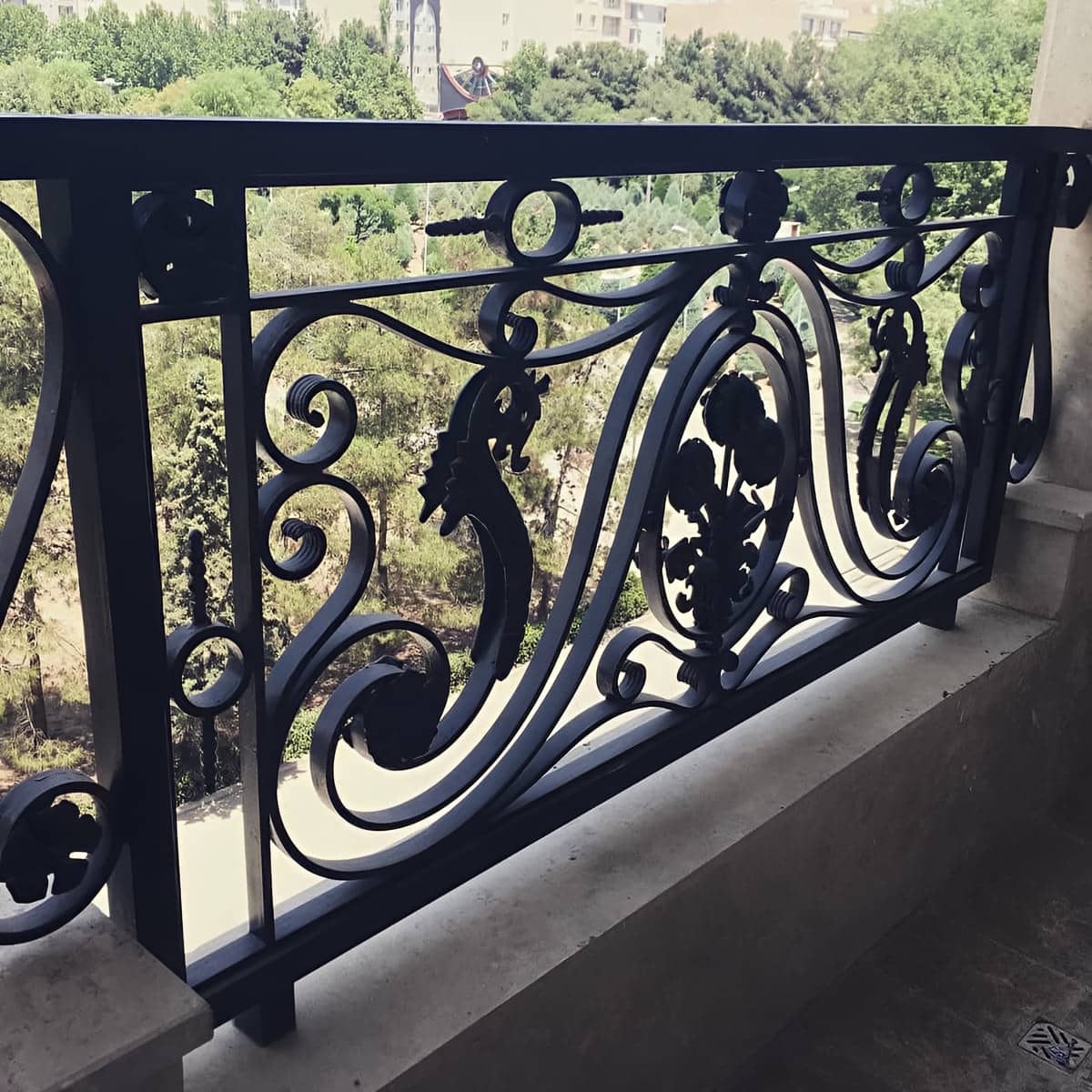 مرکز عرضه مستقیم نرده بالکن آپارتمان برای نمای کلاسیک و فرفورژه