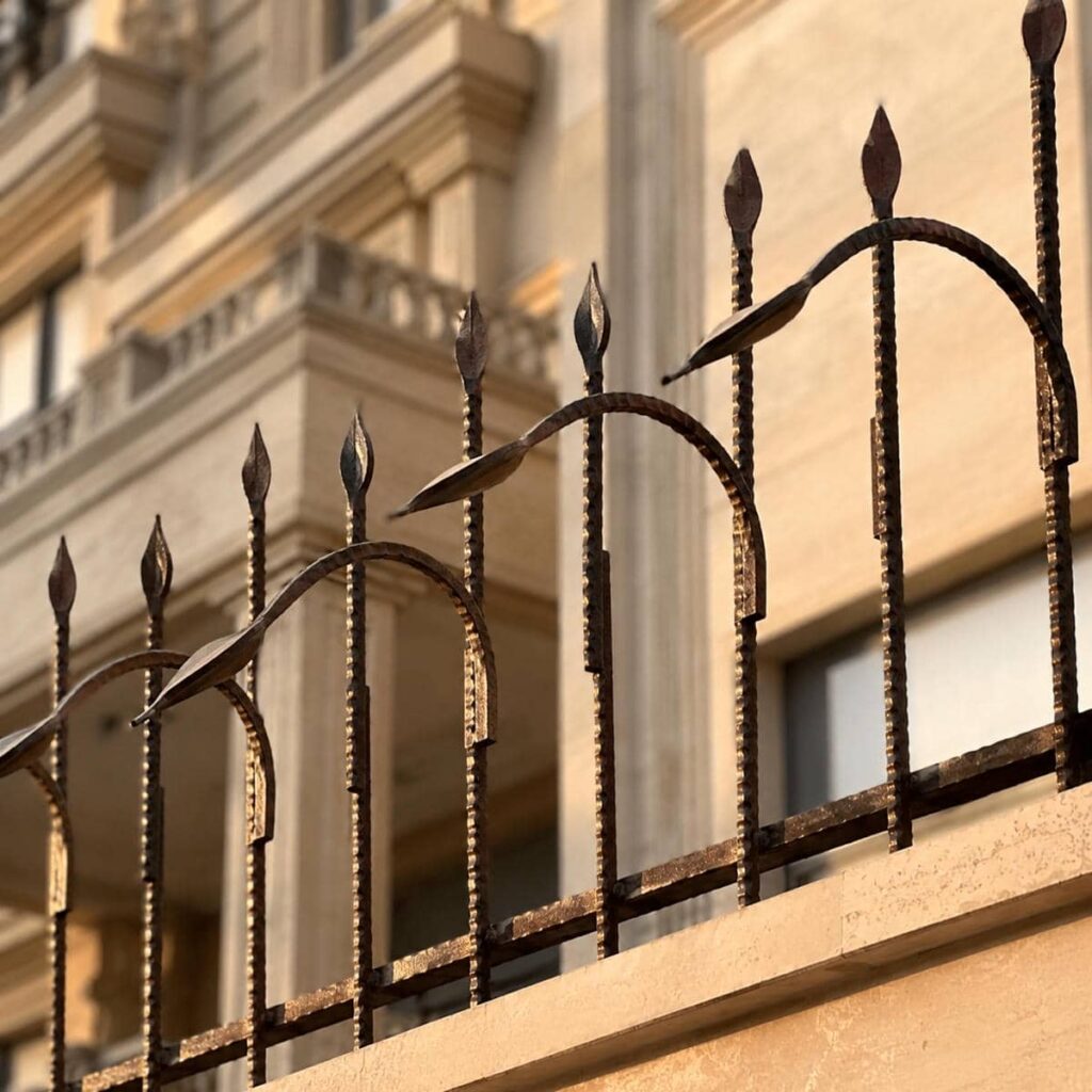 حفاظ روی دیوار با پوشش سطحی یکدست حفاظ روی دیوار با پوشش سطحی یکدست
