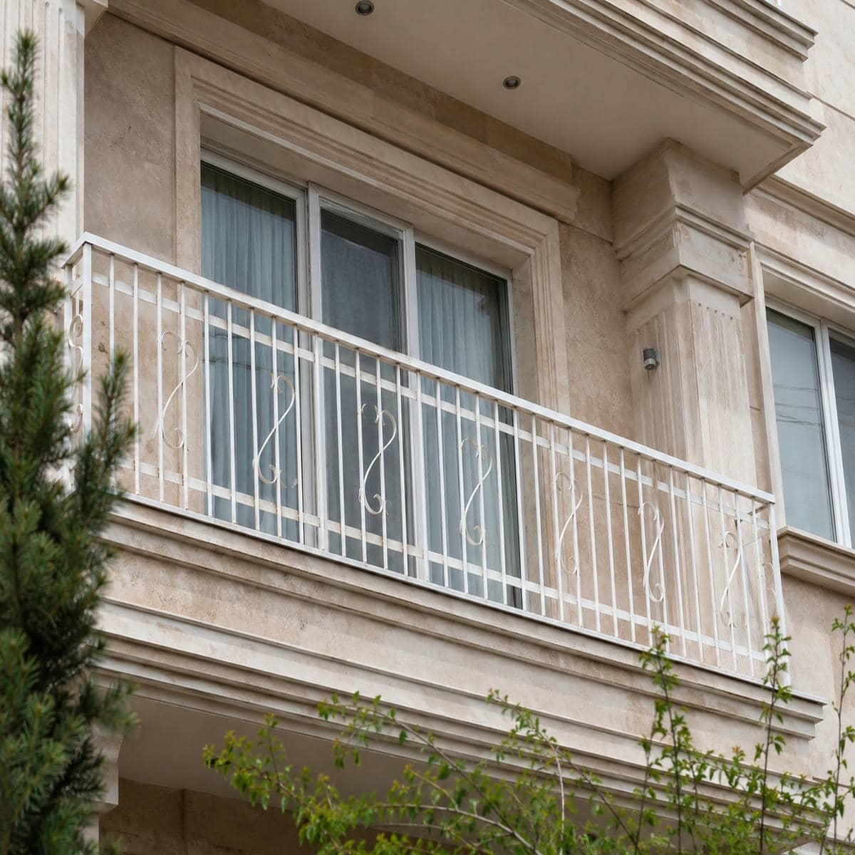 مرکز فروش نرده چوبی راه پله سفارشی با طرح و رنگ هماهنگ نما