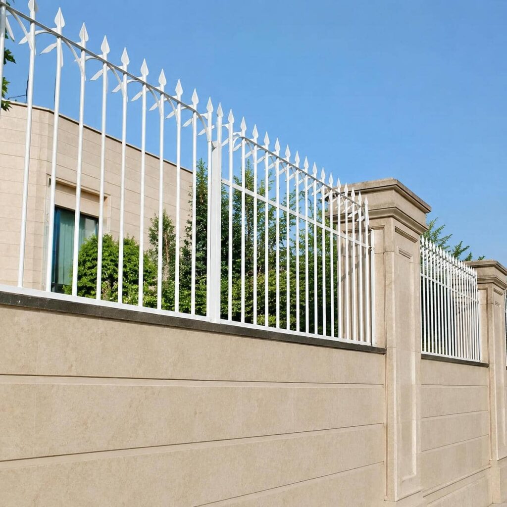 حفاظ روی دیوار حیاط پس از نصب تخصصی حفاظ روی دیوار حیاط پس از نصب تخصصی