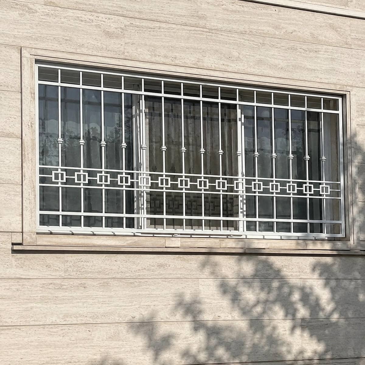 حفاظ پنجره ثابت آهنی با خطوط عمودی