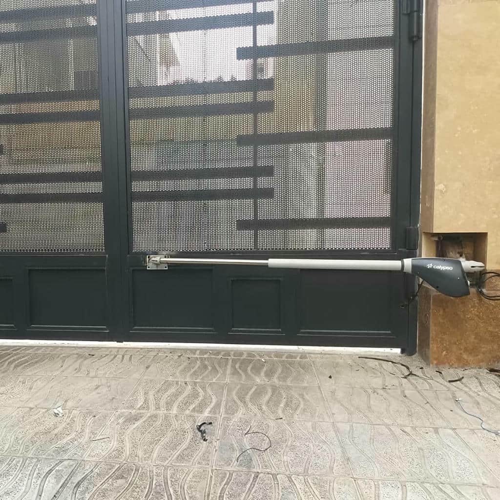 جک بازویی دو لنگه برای ورودی مسکونی جک بازویی دو لنگه برای ورودی مسکونی