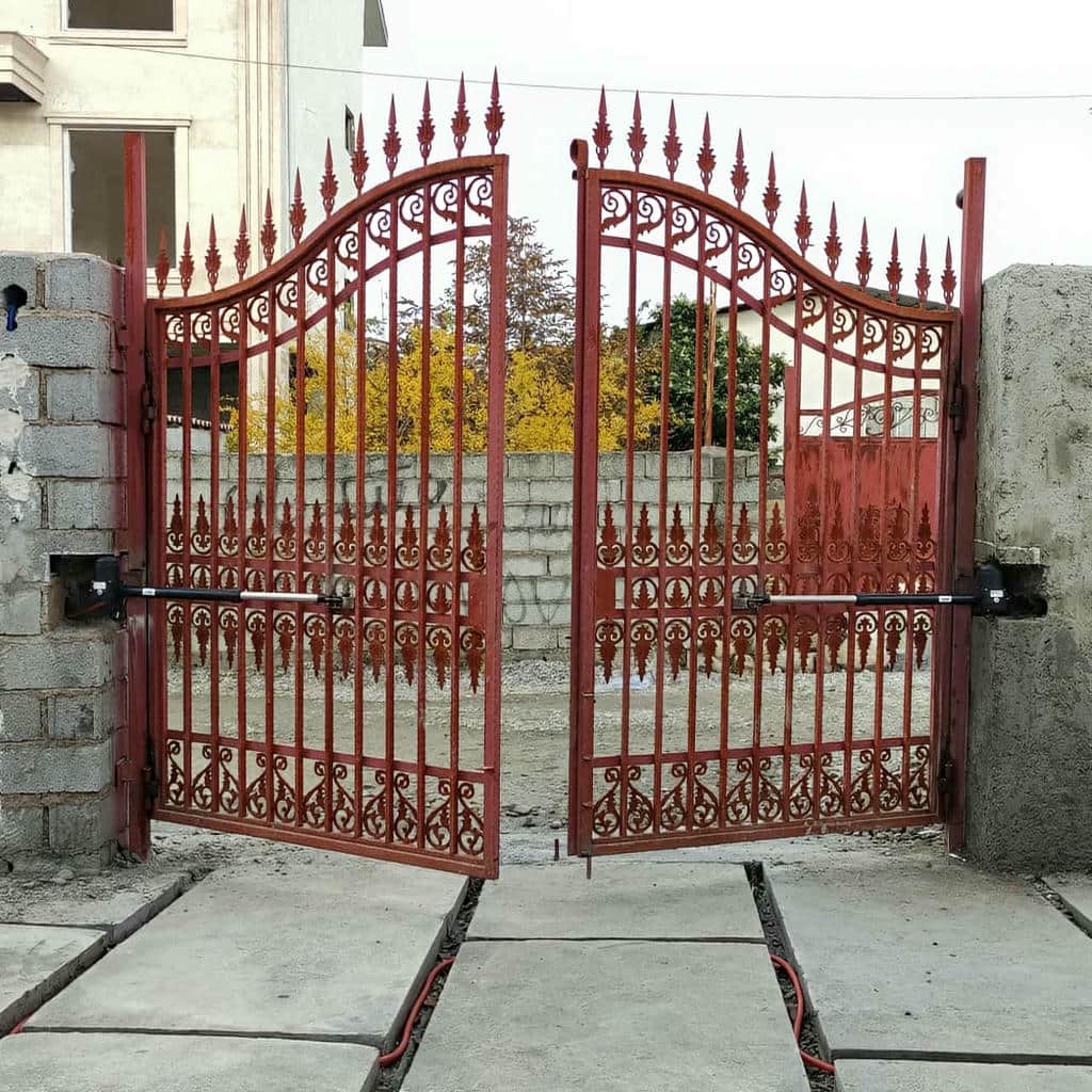 جک درب پارکینگ با بدنه فلزی در نمای نزدیک استان همدان جک درب پارکینگ با بدنه فلزی در نمای نزدیک استان همدان