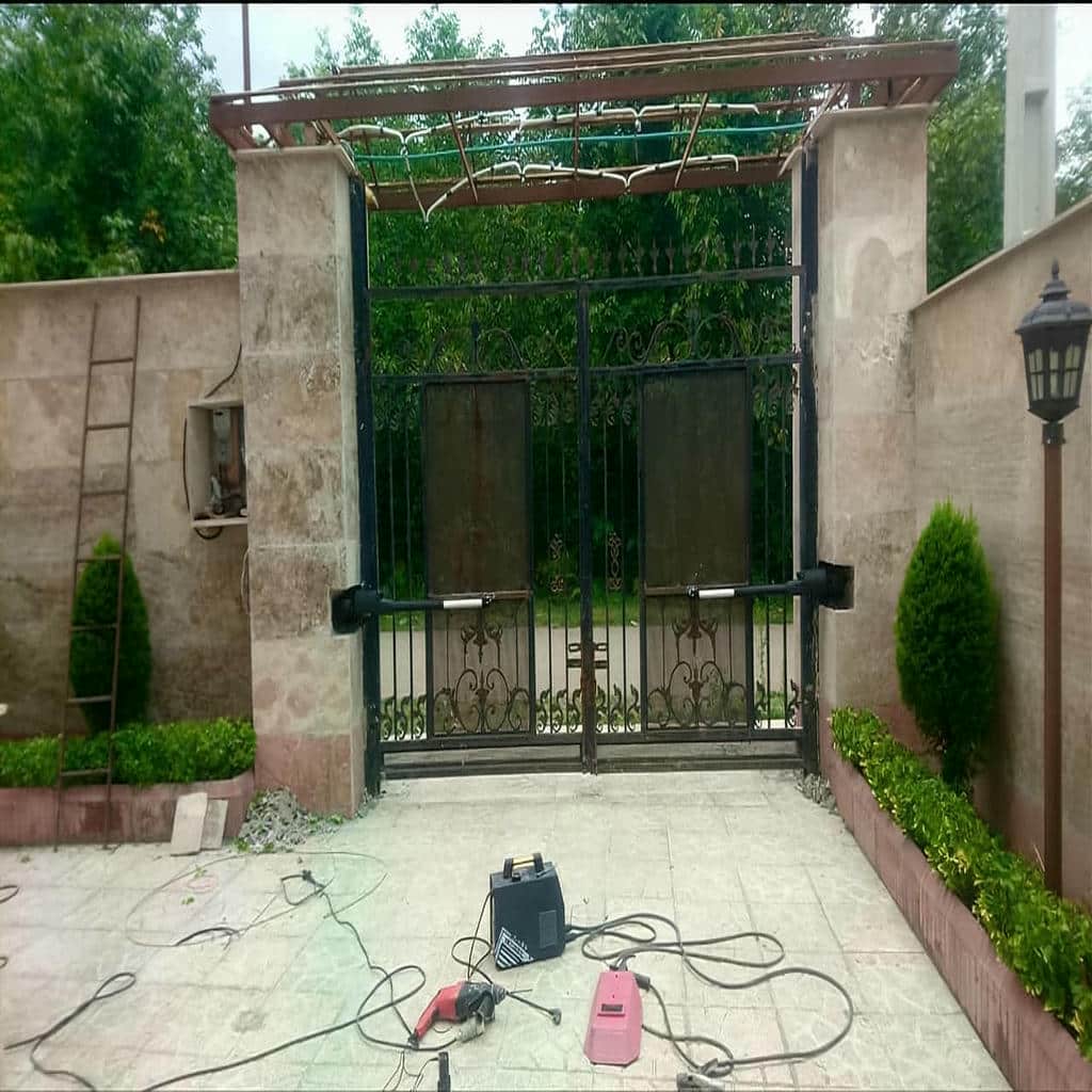 جک پارکینگی بازویی روی درب لولایی جک پارکینگی بازویی روی درب لولایی