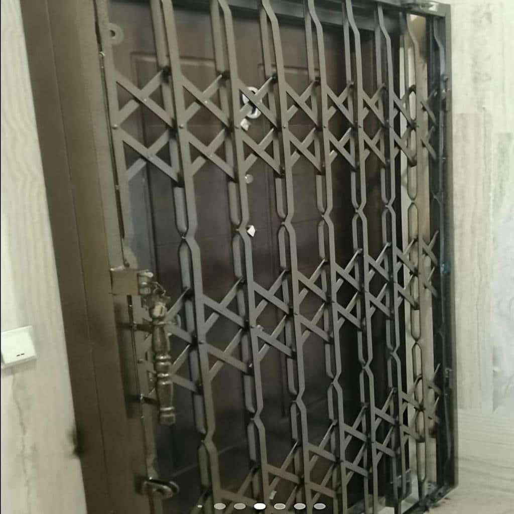 حفاظ آکاردئونی ورودی آپارتمان با قفل مرکزی در استان یزد حفاظ آکاردئونی ورودی آپارتمان با قفل مرکزی در استان یزد