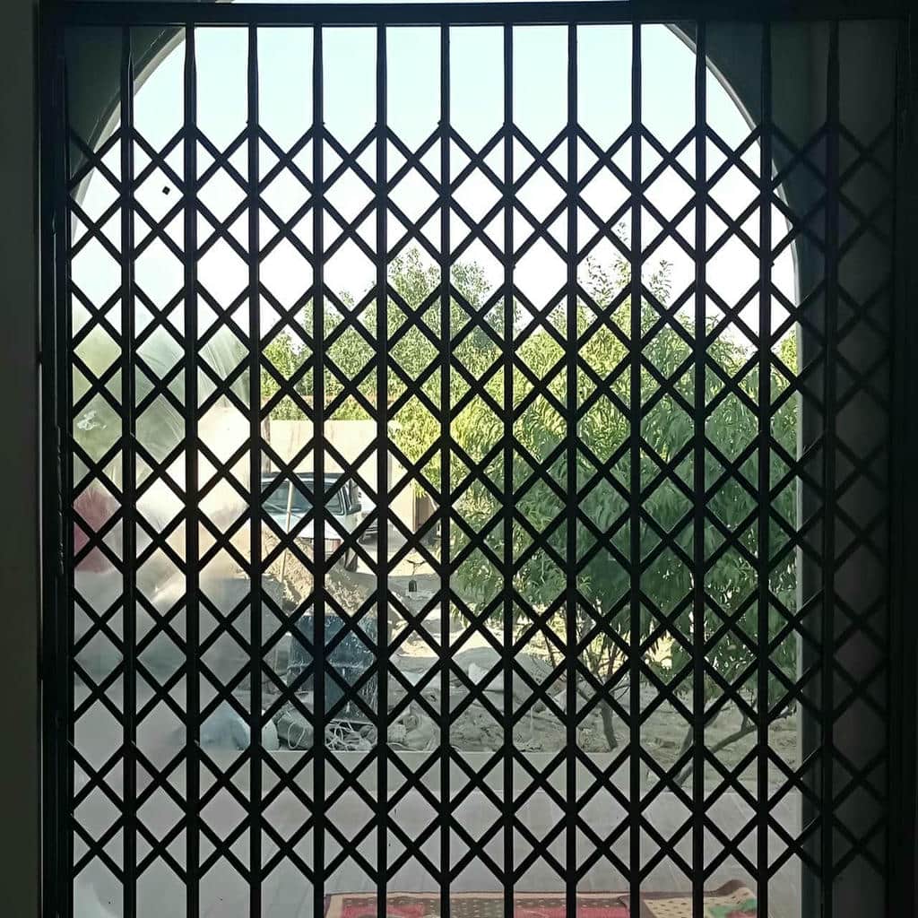 حفاظ آکاردئونی ورودی آپارتمان در استان سیستان و بلوچستان