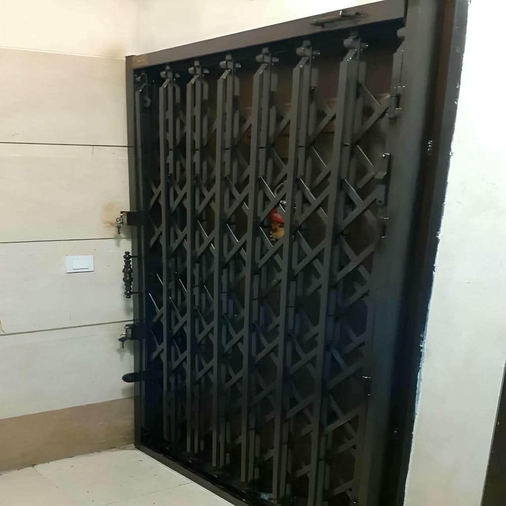 حفاظ درب آکاردئونی با قفل ورودی